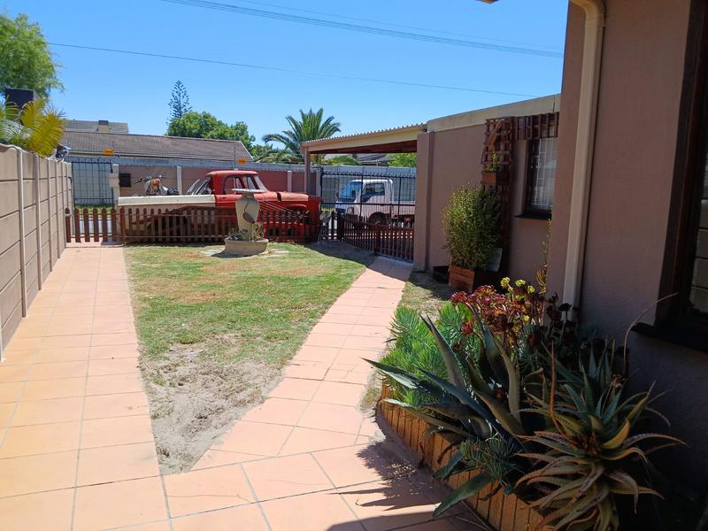 4 Bedroom Property for Sale in Mabille Park Western Cape